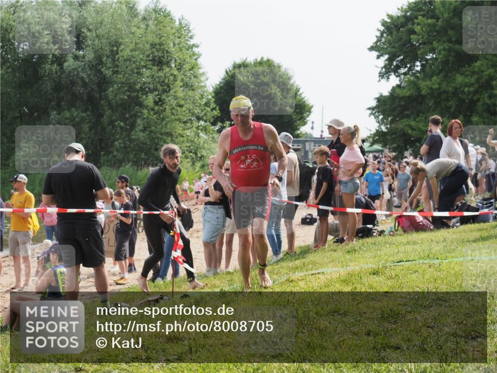 15.06.2025 - 27. Vierlanden-Triathlon KatJ http://msf.ph/oto/8008705 15.06.2025 10:07:02 Schwimmen 131, 376, 396, 429, 467 meine-sportfotos.de