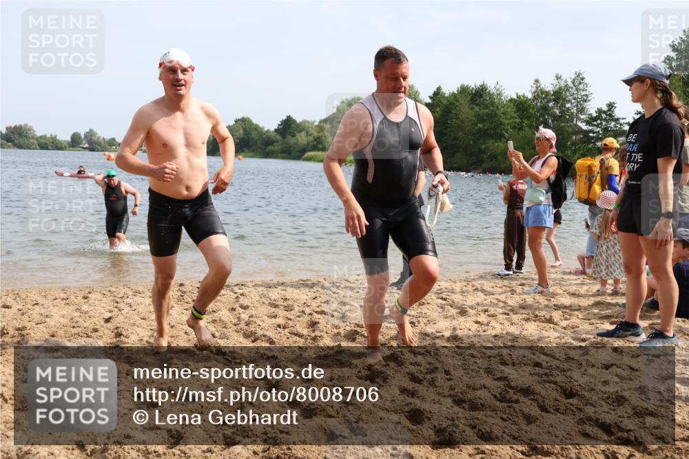 15.06.2025 - 27. Vierlanden-Triathlon Lena Gebhardt http://msf.ph/oto/8008706 15.06.2025 10:06:12 Schwimmen 362, 369, 370, 381, 418, 447, 448, 455 meine-sportfotos.de
