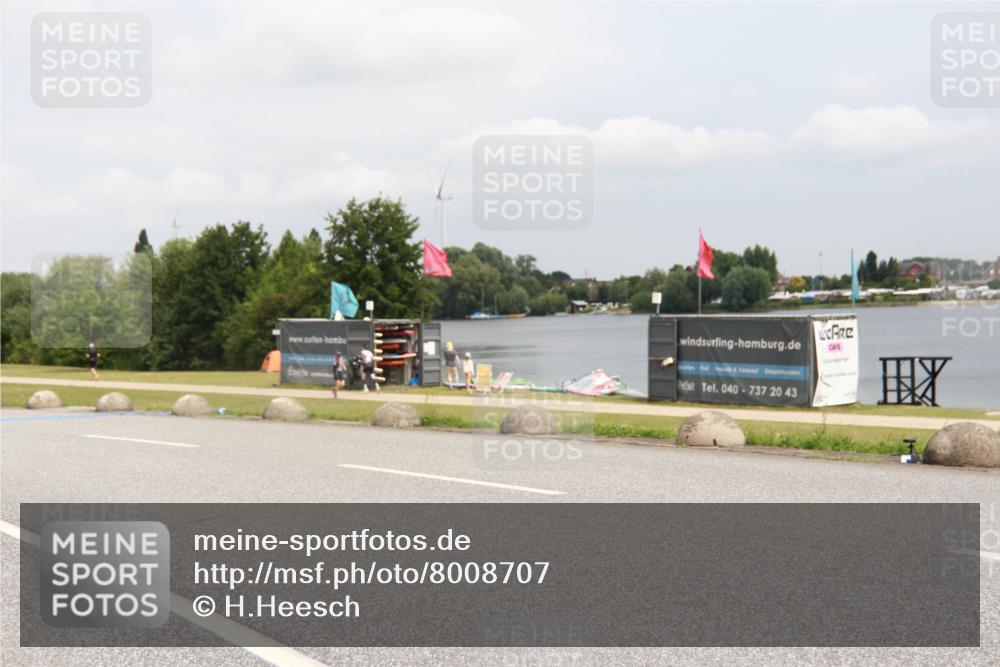 21.06.2025 - 27. Vierlanden-Triathlon H.Heesch http://msf.ph/oto/8008707 15.06.2025 12:19:35 Radfahren 637, 646, 947 meine-sportfotos.de