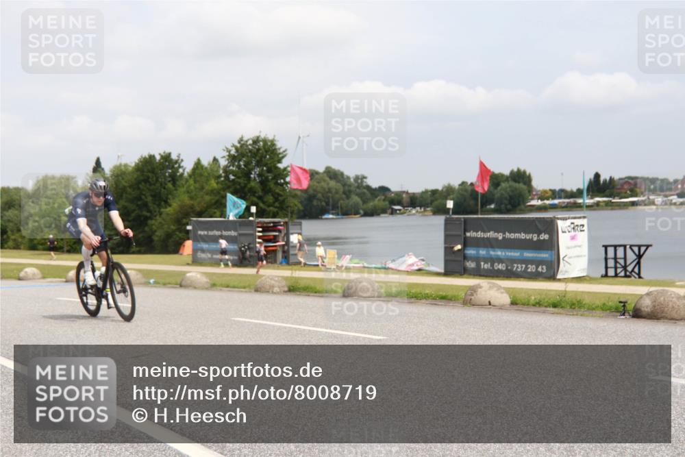 21.06.2025 - 27. Vierlanden-Triathlon H.Heesch http://msf.ph/oto/8008719 15.06.2025 12:19:36 Radfahren 637, 646, 947 meine-sportfotos.de