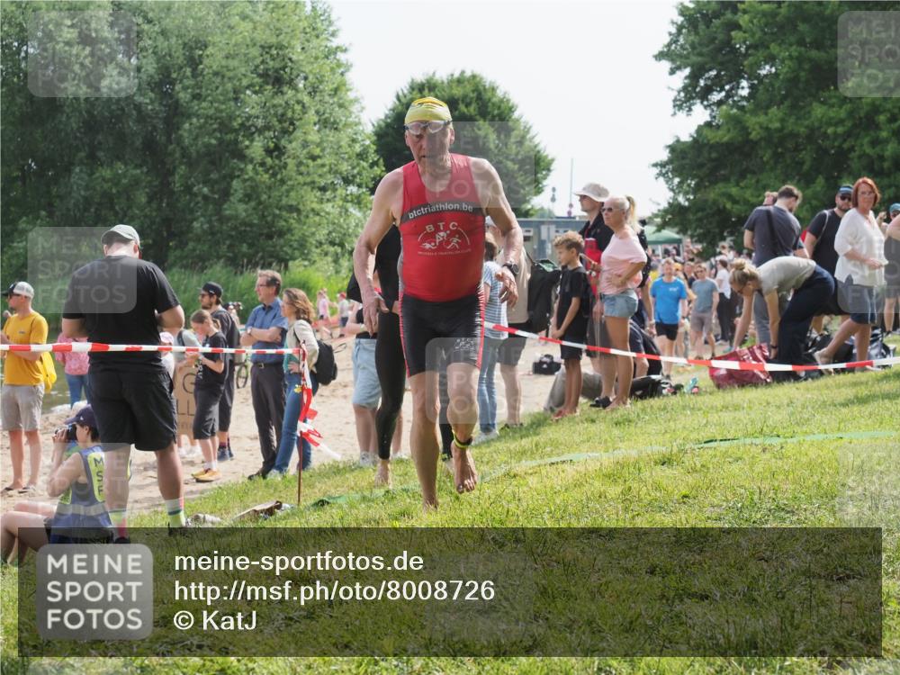 15.06.2025 - 27. Vierlanden-Triathlon KatJ http://msf.ph/oto/8008726 15.06.2025 10:07:03 Schwimmen 131, 376, 396, 429, 467 meine-sportfotos.de
