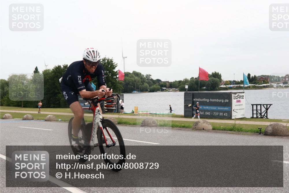 15.06.2025 - 27. Vierlanden-Triathlon H.Heesch http://msf.ph/oto/8008729 15.06.2025 10:49:49 Radfahren 367, 613 meine-sportfotos.de