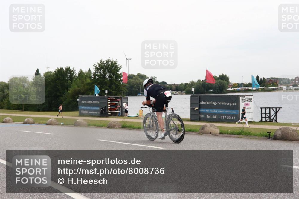 15.06.2025 - 27. Vierlanden-Triathlon H.Heesch http://msf.ph/oto/8008736 15.06.2025 10:49:50 Radfahren 232, 367, 613 meine-sportfotos.de