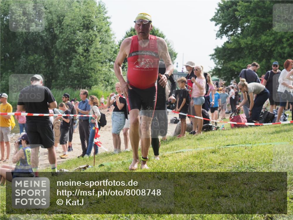 15.06.2025 - 27. Vierlanden-Triathlon KatJ http://msf.ph/oto/8008748 15.06.2025 10:07:03 Schwimmen 131, 376, 396, 429, 467 meine-sportfotos.de