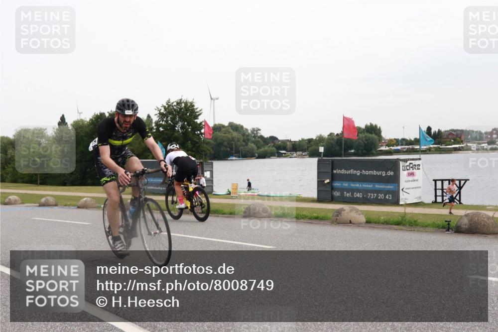 15.06.2025 - 27. Vierlanden-Triathlon H.Heesch http://msf.ph/oto/8008749 15.06.2025 10:49:57 Radfahren 232, 394, 423 meine-sportfotos.de