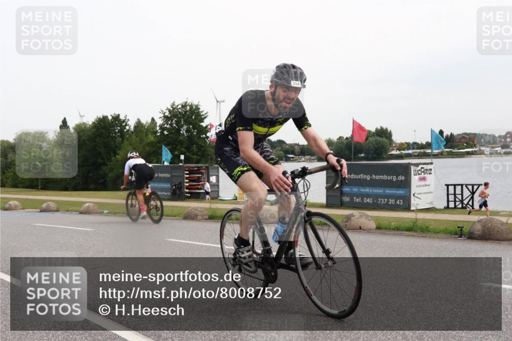 15.06.2025 - 27. Vierlanden-Triathlon H.Heesch http://msf.ph/oto/8008752 15.06.2025 10:49:57 Radfahren 232, 394, 423 meine-sportfotos.de