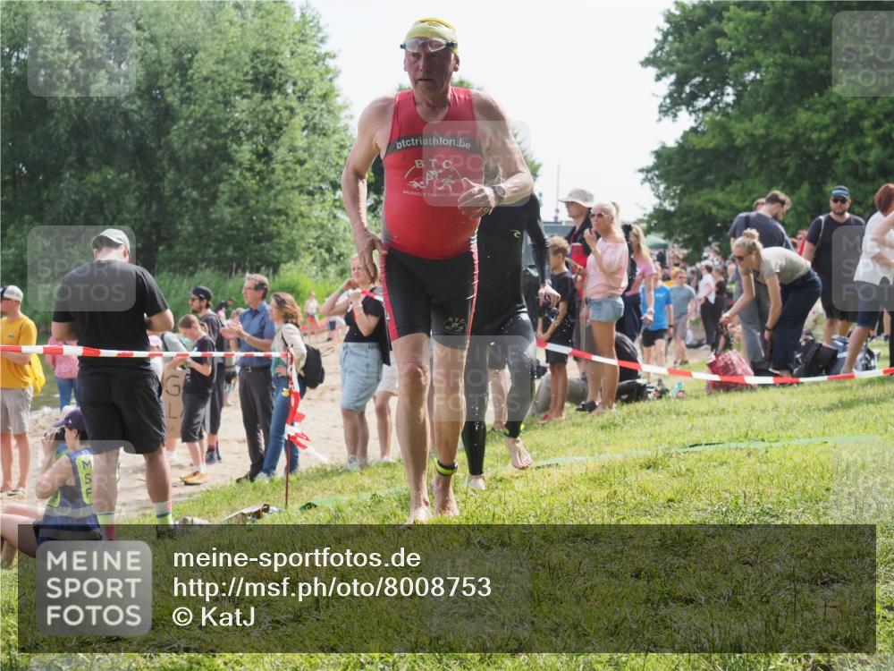 15.06.2025 - 27. Vierlanden-Triathlon KatJ http://msf.ph/oto/8008753 15.06.2025 10:07:03 Schwimmen 131, 376, 396, 429, 467 meine-sportfotos.de