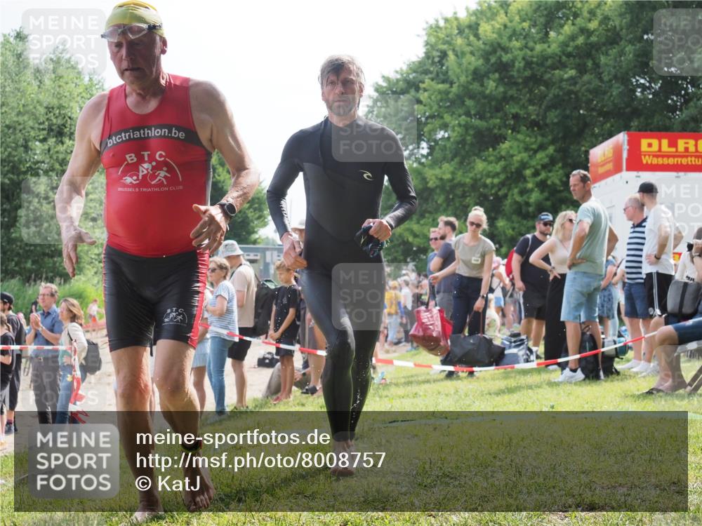 15.06.2025 - 27. Vierlanden-Triathlon KatJ http://msf.ph/oto/8008757 15.06.2025 10:07:04 Schwimmen 131, 376, 396, 429, 462, 467 meine-sportfotos.de