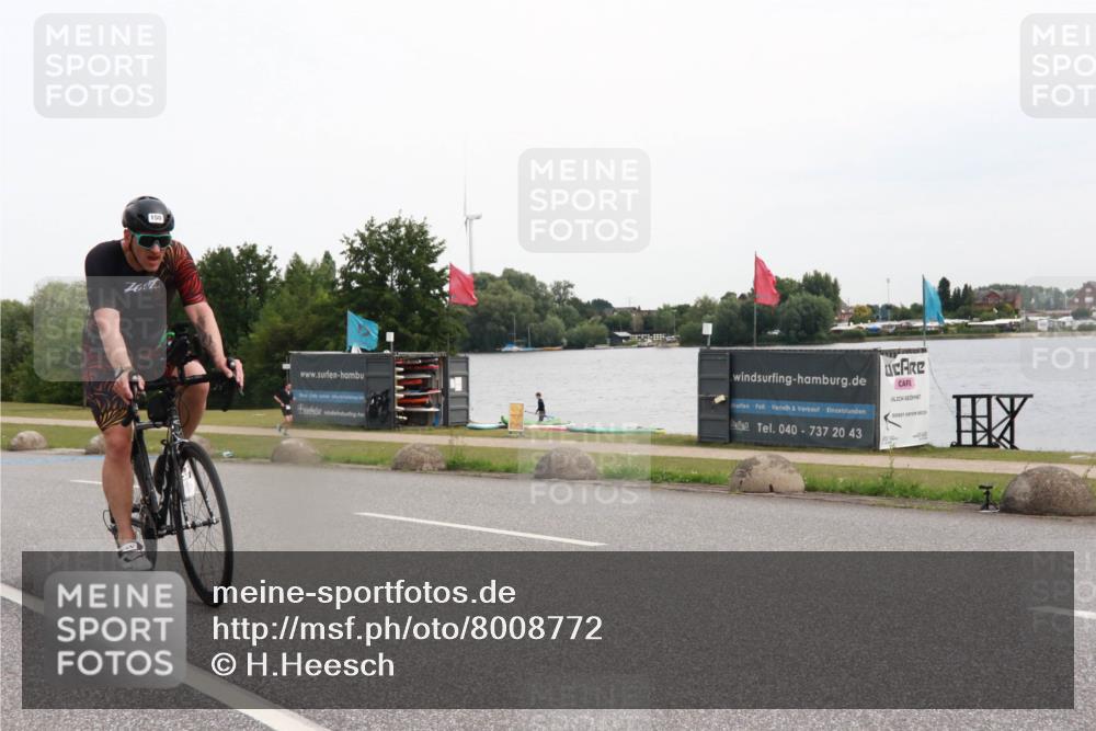 15.06.2025 - 27. Vierlanden-Triathlon H.Heesch http://msf.ph/oto/8008772 15.06.2025 10:50:03 Radfahren 150, 215, 250, 394, 423 meine-sportfotos.de