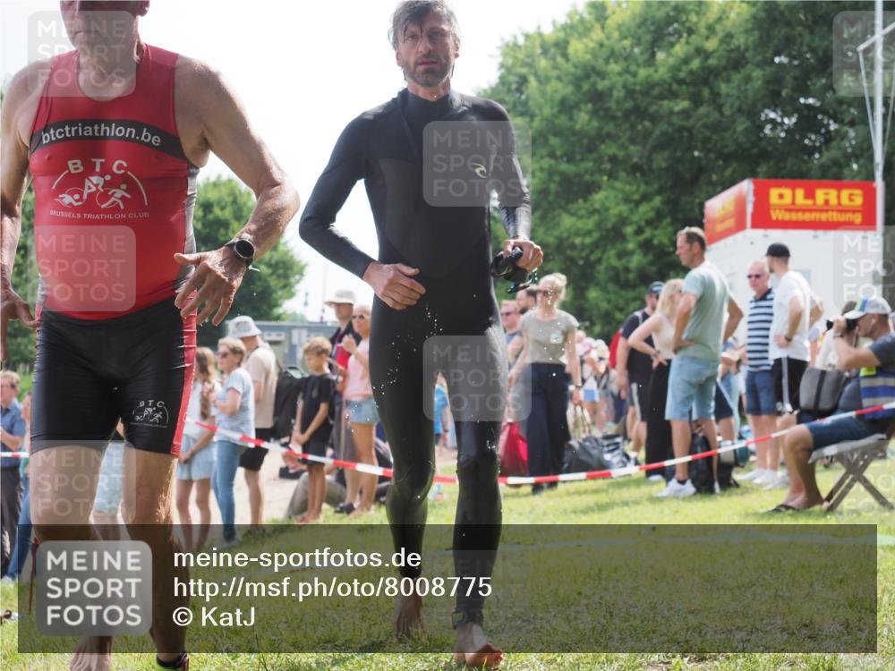15.06.2025 - 27. Vierlanden-Triathlon KatJ http://msf.ph/oto/8008775 15.06.2025 10:07:05 Schwimmen 131, 376, 429, 462, 467 meine-sportfotos.de