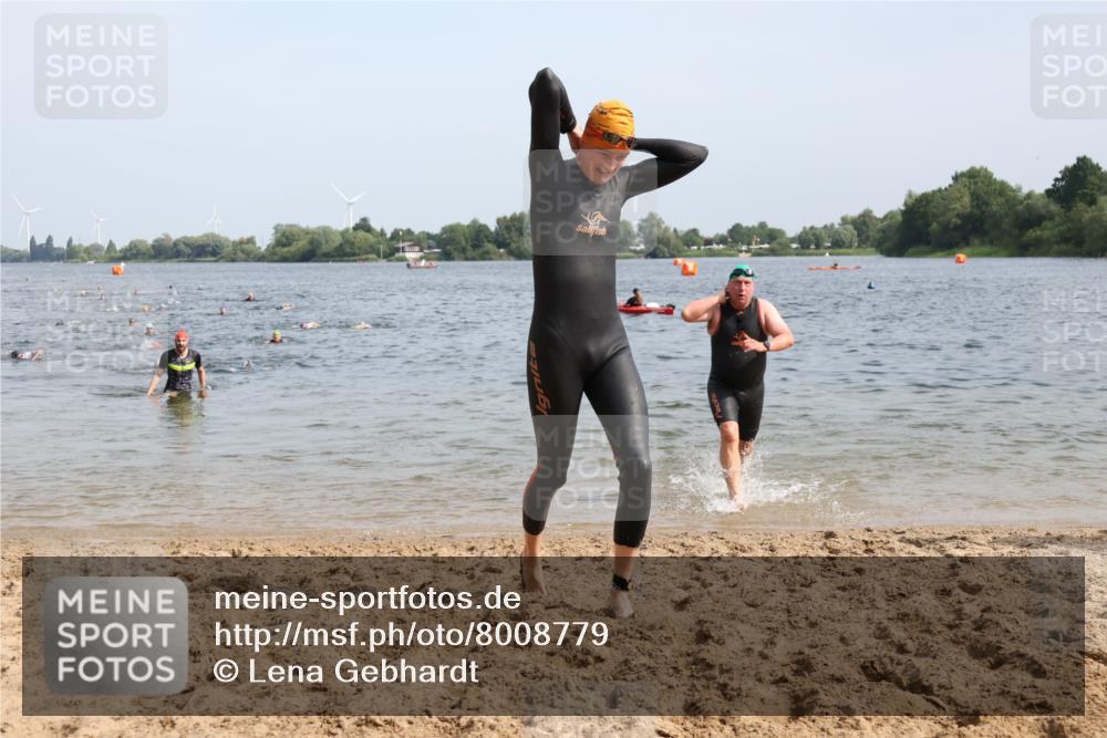 15.06.2025 - 27. Vierlanden-Triathlon Lena Gebhardt http://msf.ph/oto/8008779 15.06.2025 10:06:14 Schwimmen 362, 369, 370, 381, 418, 447, 448, 455 meine-sportfotos.de