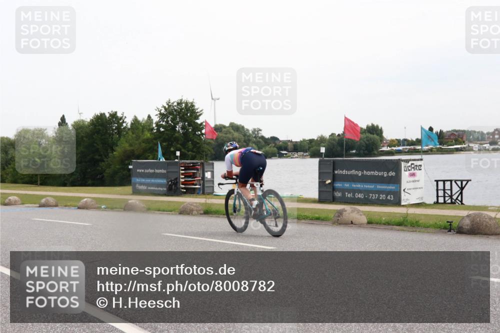 15.06.2025 - 27. Vierlanden-Triathlon H.Heesch http://msf.ph/oto/8008782 15.06.2025 10:50:07 Radfahren 39, 54, 150, 215 meine-sportfotos.de