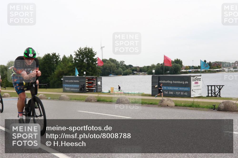 15.06.2025 - 27. Vierlanden-Triathlon H.Heesch http://msf.ph/oto/8008788 15.06.2025 10:50:08 Radfahren 39, 54, 150, 215, 225 meine-sportfotos.de