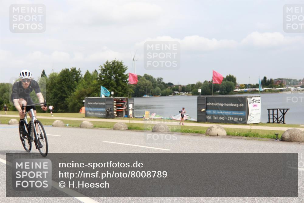 21.06.2025 - 27. Vierlanden-Triathlon H.Heesch http://msf.ph/oto/8008789 15.06.2025 12:19:39 Radfahren 637, 646, 647, 855, 953 meine-sportfotos.de