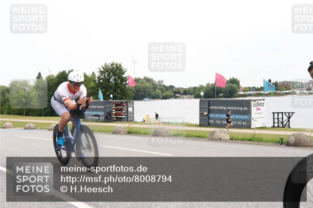 15.06.2025 - 27. Vierlanden-Triathlon H.Heesch http://msf.ph/oto/8008794 15.06.2025 10:50:09 Radfahren 39, 54, 150, 225, 409 meine-sportfotos.de