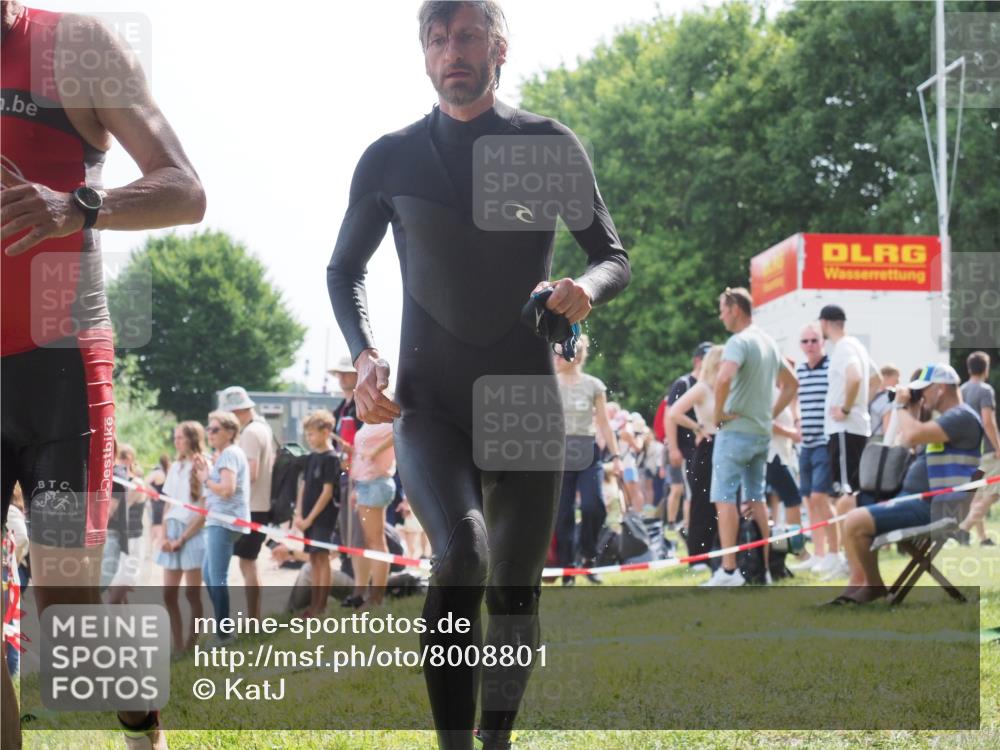 15.06.2025 - 27. Vierlanden-Triathlon KatJ http://msf.ph/oto/8008801 15.06.2025 10:07:05 Schwimmen 131, 376, 429, 462, 467 meine-sportfotos.de