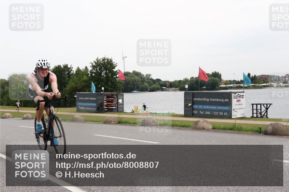15.06.2025 - 27. Vierlanden-Triathlon H.Heesch http://msf.ph/oto/8008807 15.06.2025 10:50:11 Radfahren 39, 54, 225, 409 meine-sportfotos.de