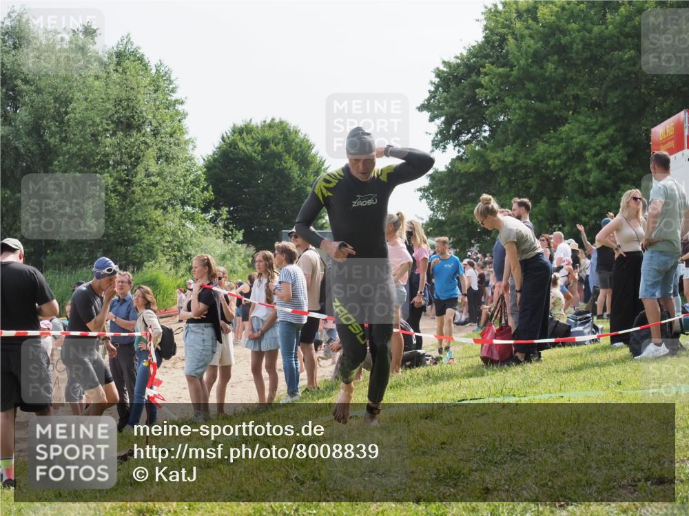 15.06.2025 - 27. Vierlanden-Triathlon KatJ http://msf.ph/oto/8008839 15.06.2025 10:07:09 Schwimmen 131, 376, 429, 462, 467 meine-sportfotos.de