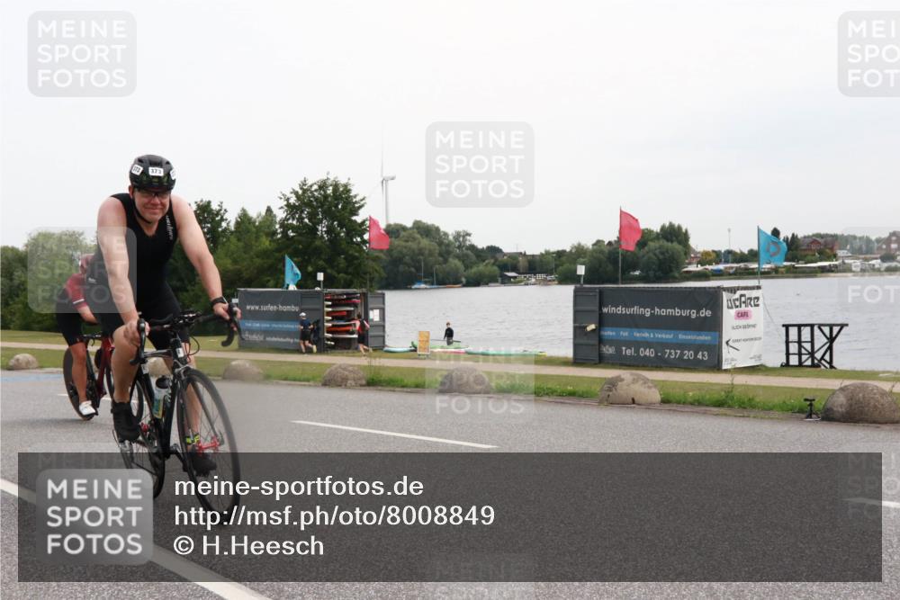 15.06.2025 - 27. Vierlanden-Triathlon H.Heesch http://msf.ph/oto/8008849 15.06.2025 10:50:44 Radfahren 133, 188, 373, 592 meine-sportfotos.de