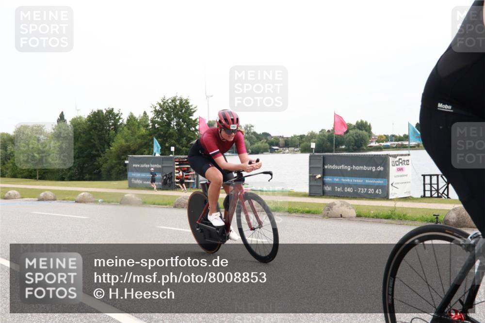 15.06.2025 - 27. Vierlanden-Triathlon H.Heesch http://msf.ph/oto/8008853 15.06.2025 10:50:44 Radfahren 133, 188, 373, 592 meine-sportfotos.de