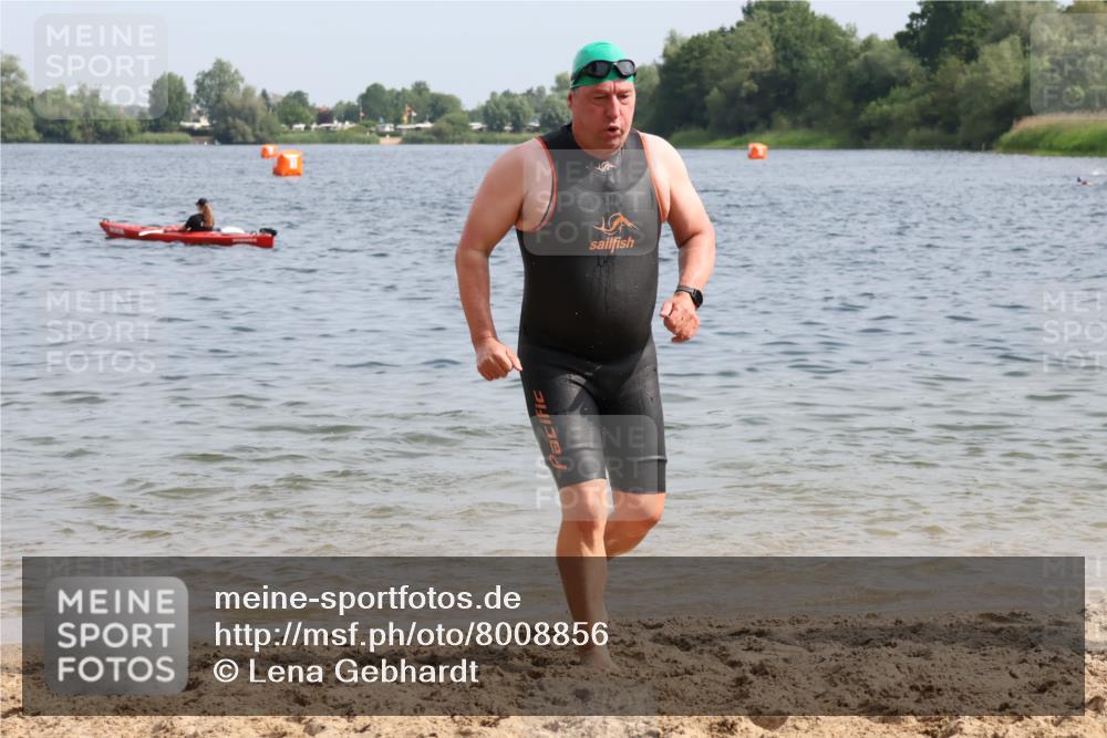 15.06.2025 - 27. Vierlanden-Triathlon Lena Gebhardt http://msf.ph/oto/8008856 15.06.2025 10:06:16 Schwimmen 369, 370, 381, 418, 447, 448, 455 meine-sportfotos.de