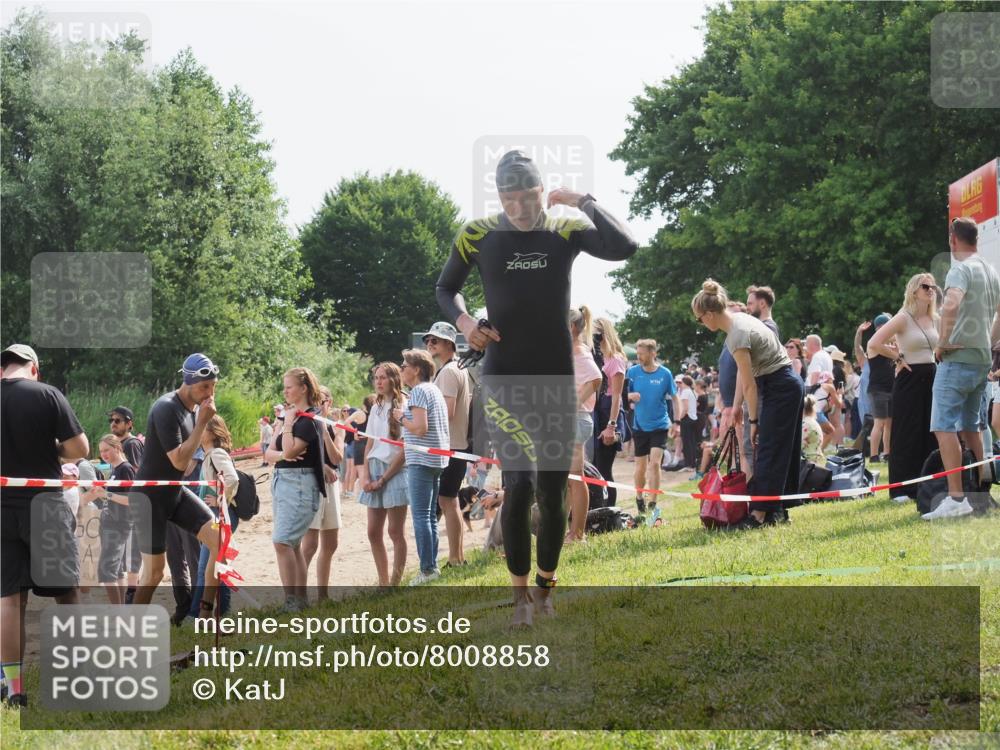 15.06.2025 - 27. Vierlanden-Triathlon KatJ http://msf.ph/oto/8008858 15.06.2025 10:07:09 Schwimmen 131, 376, 429, 462, 467 meine-sportfotos.de