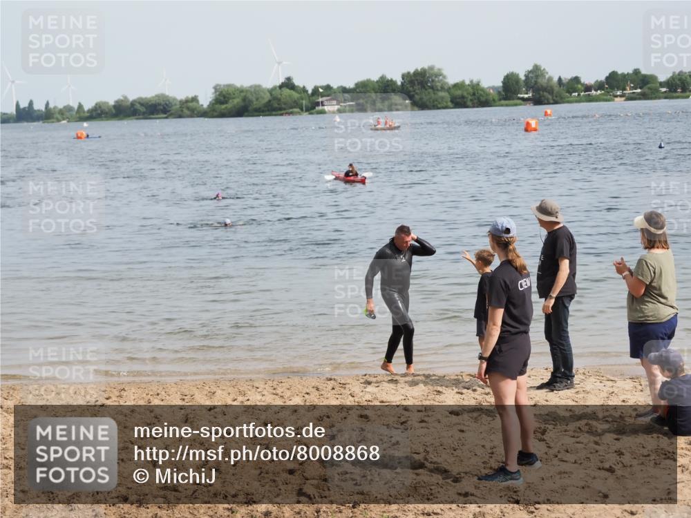21.06.2025 - 27. Vierlanden-Triathlon MichiJ http://msf.ph/oto/8008868 15.06.2026 10:09:29 Schwimmen 421 meine-sportfotos.de