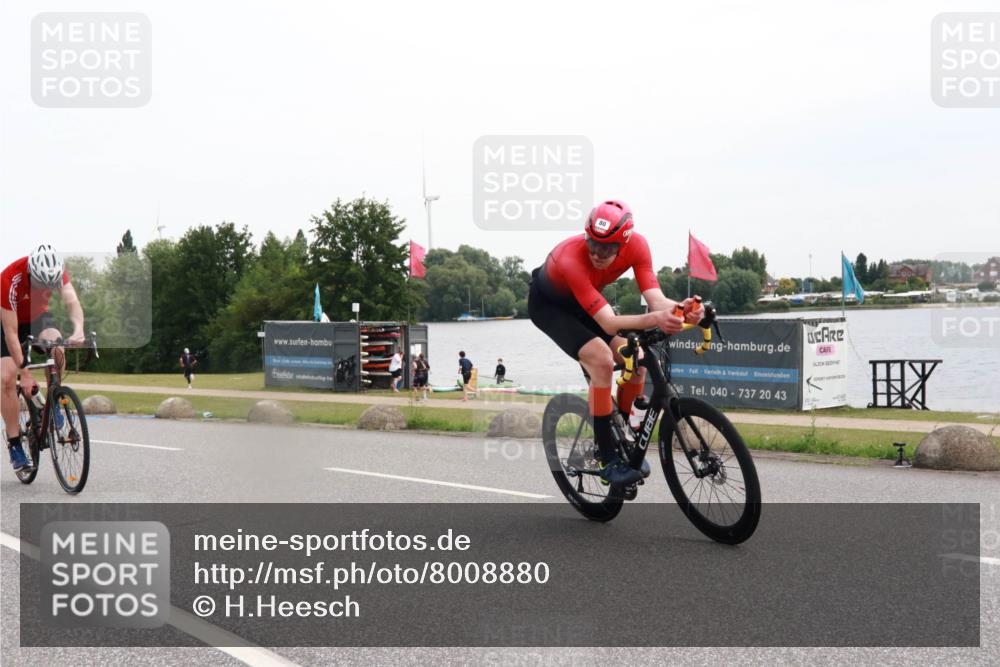 15.06.2025 - 27. Vierlanden-Triathlon H.Heesch http://msf.ph/oto/8008880 15.06.2025 10:50:58 Radfahren 80, 448 meine-sportfotos.de