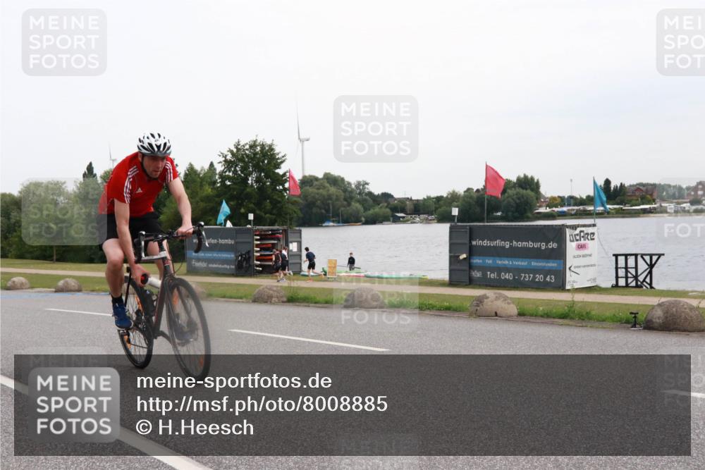 15.06.2025 - 27. Vierlanden-Triathlon H.Heesch http://msf.ph/oto/8008885 15.06.2025 10:50:58 Radfahren 80, 448 meine-sportfotos.de
