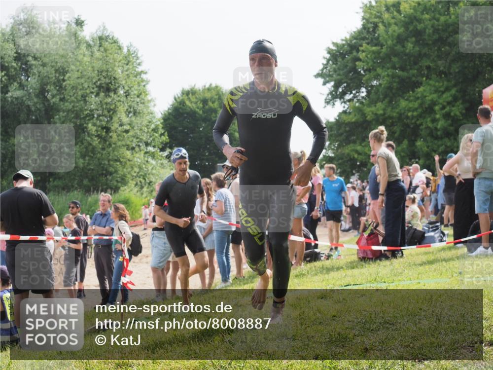 15.06.2025 - 27. Vierlanden-Triathlon KatJ http://msf.ph/oto/8008887 15.06.2025 10:07:10 Schwimmen 131, 376, 429, 462 meine-sportfotos.de