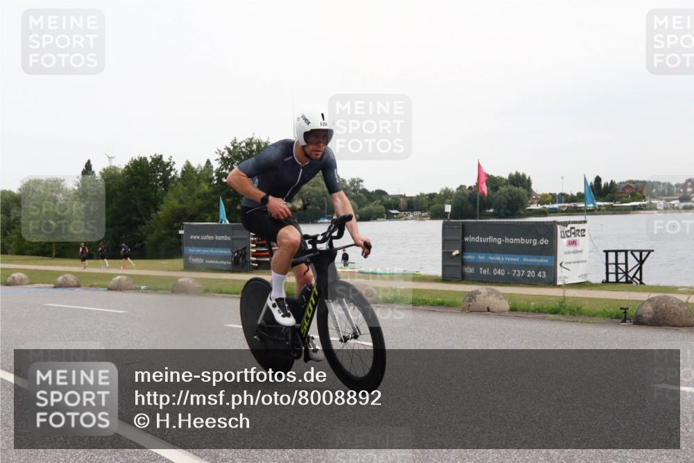 15.06.2025 - 27. Vierlanden-Triathlon H.Heesch http://msf.ph/oto/8008892 15.06.2025 10:51:03 Radfahren 80, 120, 171, 403, 448 meine-sportfotos.de
