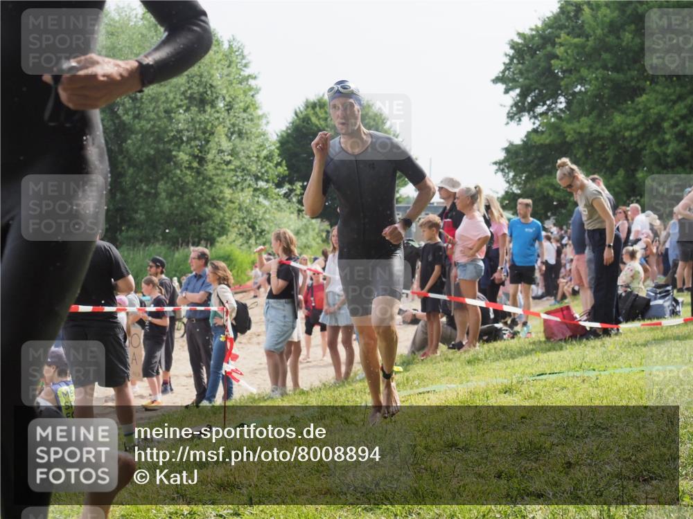 15.06.2025 - 27. Vierlanden-Triathlon KatJ http://msf.ph/oto/8008894 15.06.2025 10:07:11 Schwimmen 131, 376, 462 meine-sportfotos.de