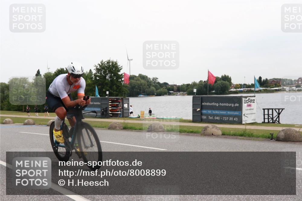 15.06.2025 - 27. Vierlanden-Triathlon H.Heesch http://msf.ph/oto/8008899 15.06.2025 10:51:03 Radfahren 80, 120, 171, 403, 448 meine-sportfotos.de