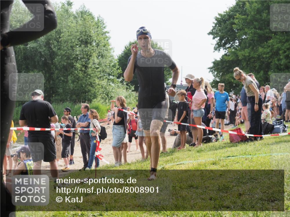 15.06.2025 - 27. Vierlanden-Triathlon KatJ http://msf.ph/oto/8008901 15.06.2025 10:07:11 Schwimmen 131, 376, 462 meine-sportfotos.de