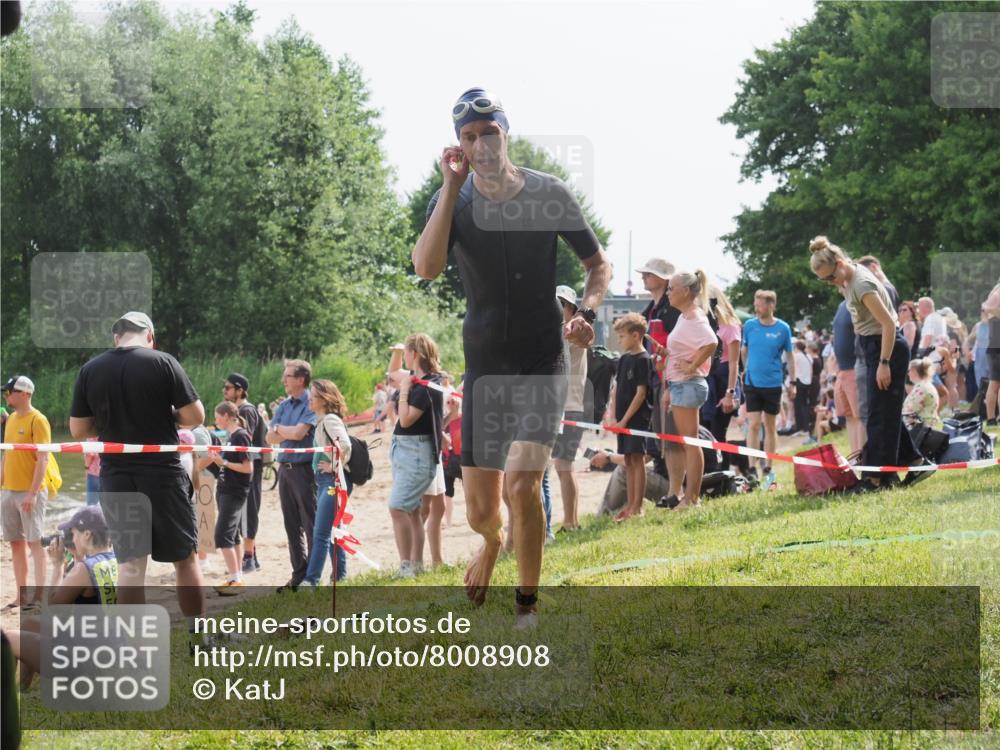 15.06.2025 - 27. Vierlanden-Triathlon KatJ http://msf.ph/oto/8008908 15.06.2025 10:07:11 Schwimmen 131, 376, 462 meine-sportfotos.de