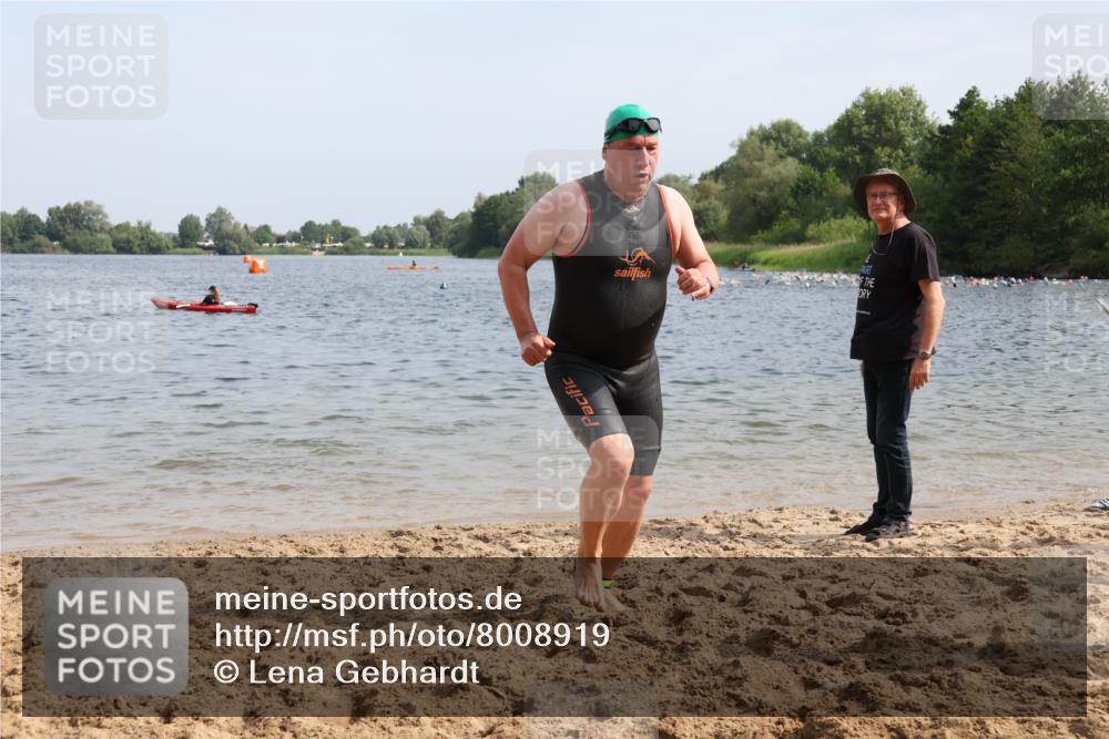 15.06.2025 - 27. Vierlanden-Triathlon Lena Gebhardt http://msf.ph/oto/8008919 15.06.2025 10:06:18 Schwimmen 369, 370, 381, 394, 418, 447, 455 meine-sportfotos.de