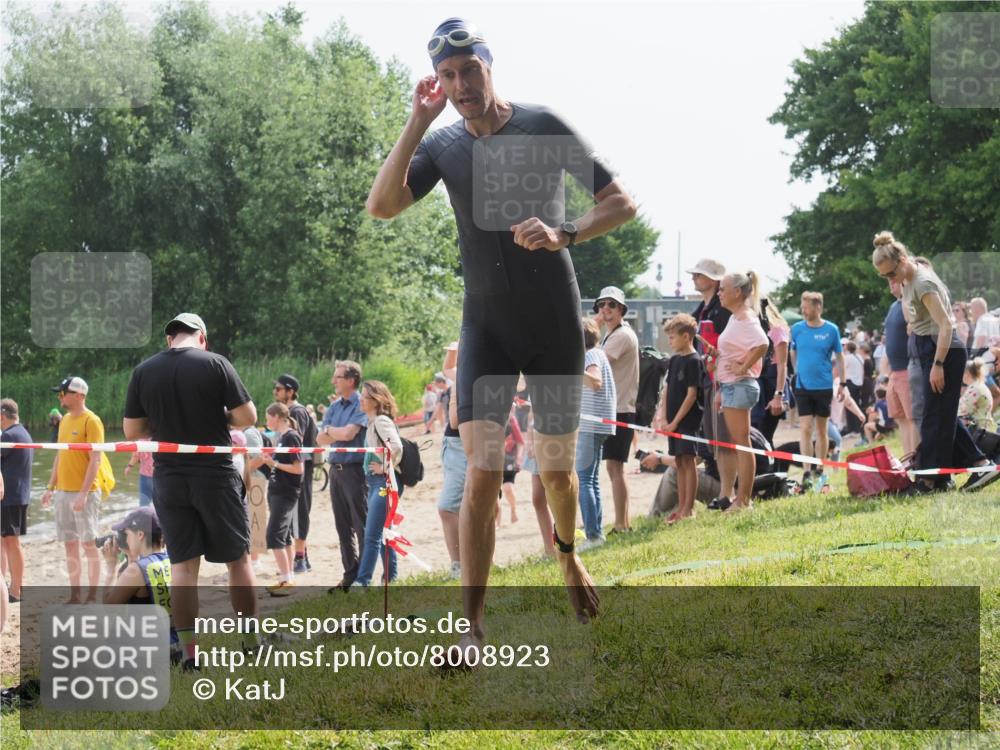 15.06.2025 - 27. Vierlanden-Triathlon KatJ http://msf.ph/oto/8008923 15.06.2025 10:07:12 Schwimmen 131, 376, 459, 462 meine-sportfotos.de