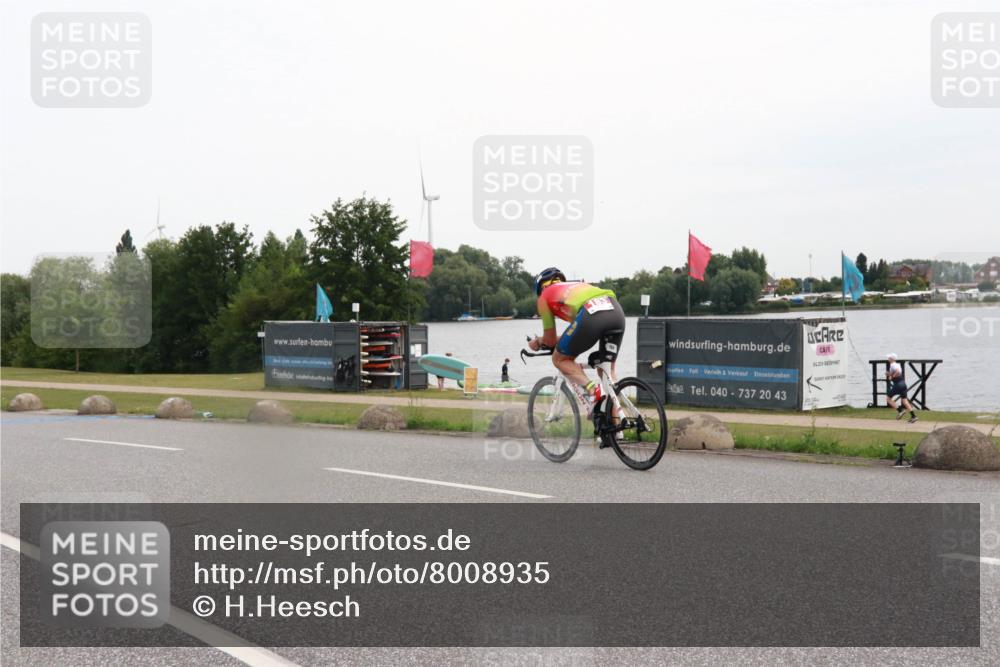 15.06.2025 - 27. Vierlanden-Triathlon H.Heesch http://msf.ph/oto/8008935 15.06.2025 10:51:41 Radfahren 183 meine-sportfotos.de