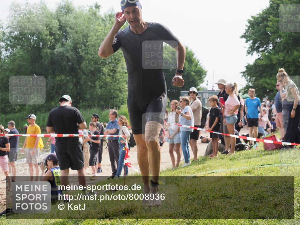 15.06.2025 - 27. Vierlanden-Triathlon KatJ http://msf.ph/oto/8008936 15.06.2025 10:07:12 Schwimmen 131, 376, 459, 462 meine-sportfotos.de