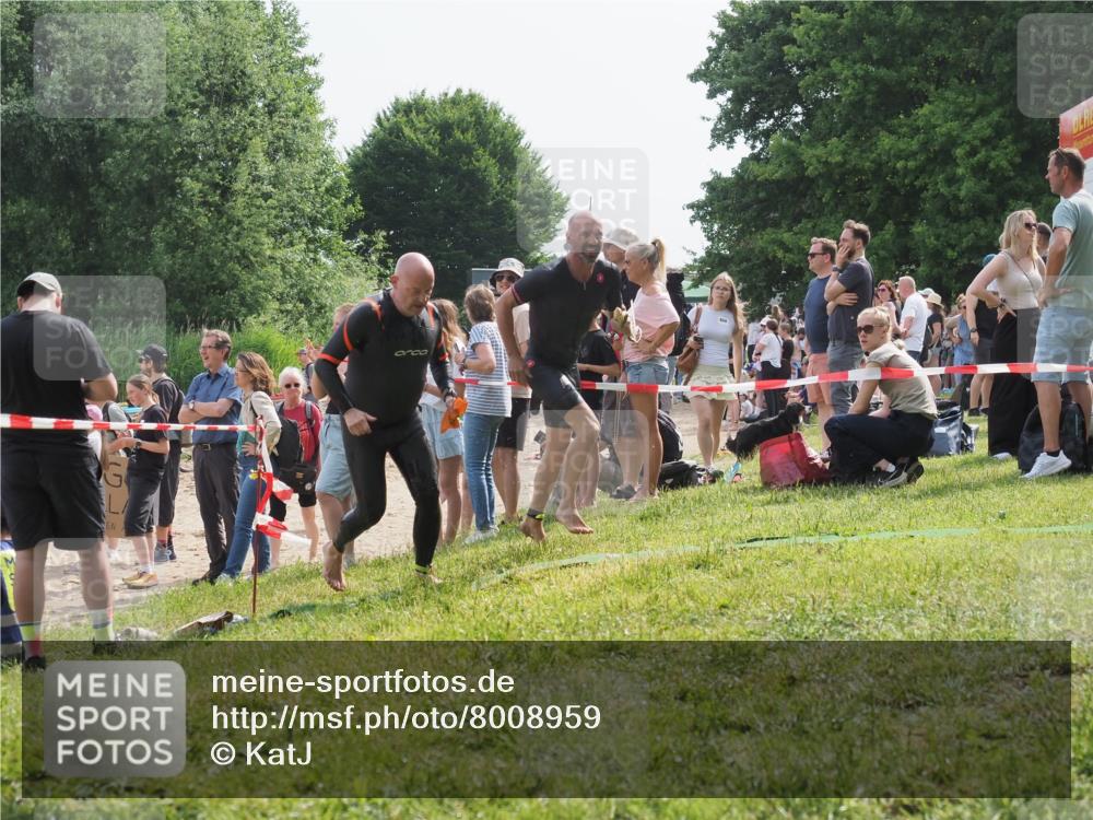 15.06.2025 - 27. Vierlanden-Triathlon KatJ http://msf.ph/oto/8008959 15.06.2025 10:07:19 Schwimmen 383, 431, 459, 462 meine-sportfotos.de