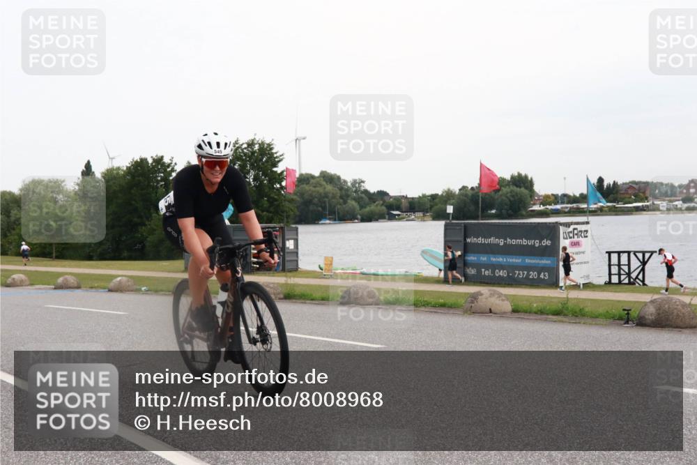 15.06.2025 - 27. Vierlanden-Triathlon H.Heesch http://msf.ph/oto/8008968 15.06.2025 10:51:55 Radfahren 23, 97, 545 meine-sportfotos.de