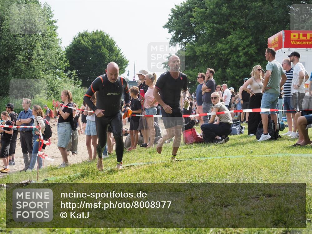 15.06.2025 - 27. Vierlanden-Triathlon KatJ http://msf.ph/oto/8008977 15.06.2025 10:07:19 Schwimmen 383, 431, 459, 462 meine-sportfotos.de
