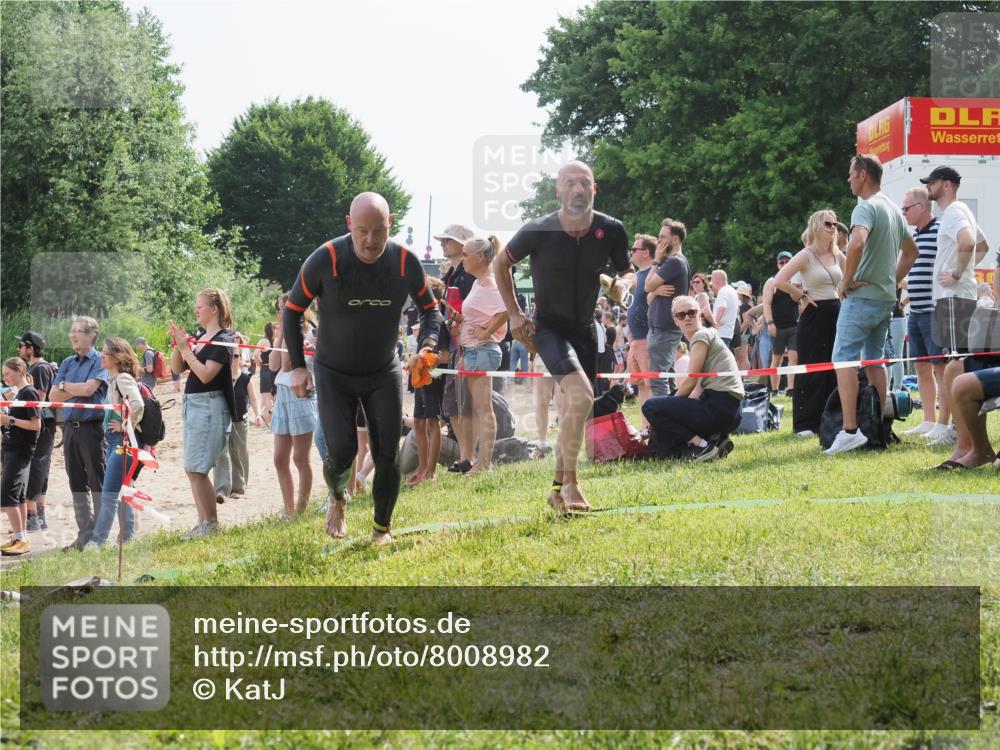 15.06.2025 - 27. Vierlanden-Triathlon KatJ http://msf.ph/oto/8008982 15.06.2025 10:07:19 Schwimmen 383, 431, 459, 462 meine-sportfotos.de