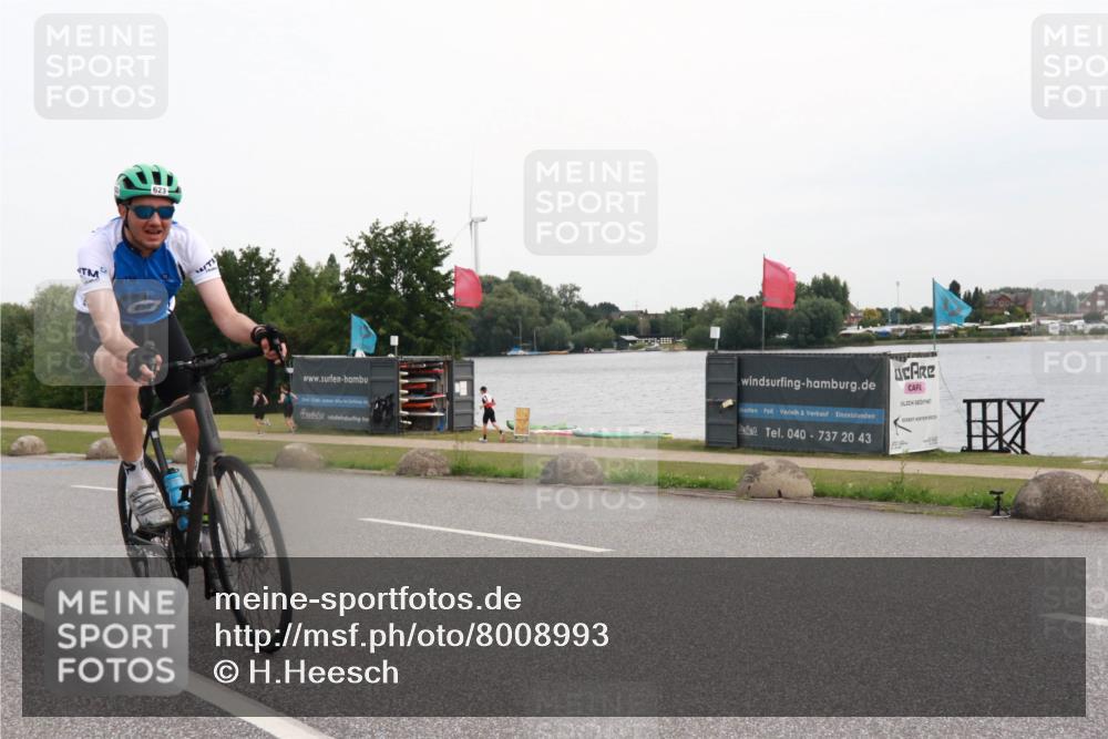 15.06.2025 - 27. Vierlanden-Triathlon H.Heesch http://msf.ph/oto/8008993 15.06.2025 10:52:02 Radfahren 23, 382, 435, 623 meine-sportfotos.de