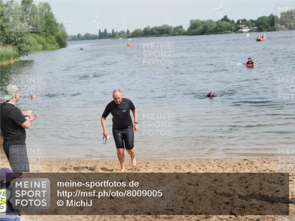 21.06.2025 - 27. Vierlanden-Triathlon MichiJ http://msf.ph/oto/8009005 15.06.2026 10:10:00 Schwimmen 466 meine-sportfotos.de