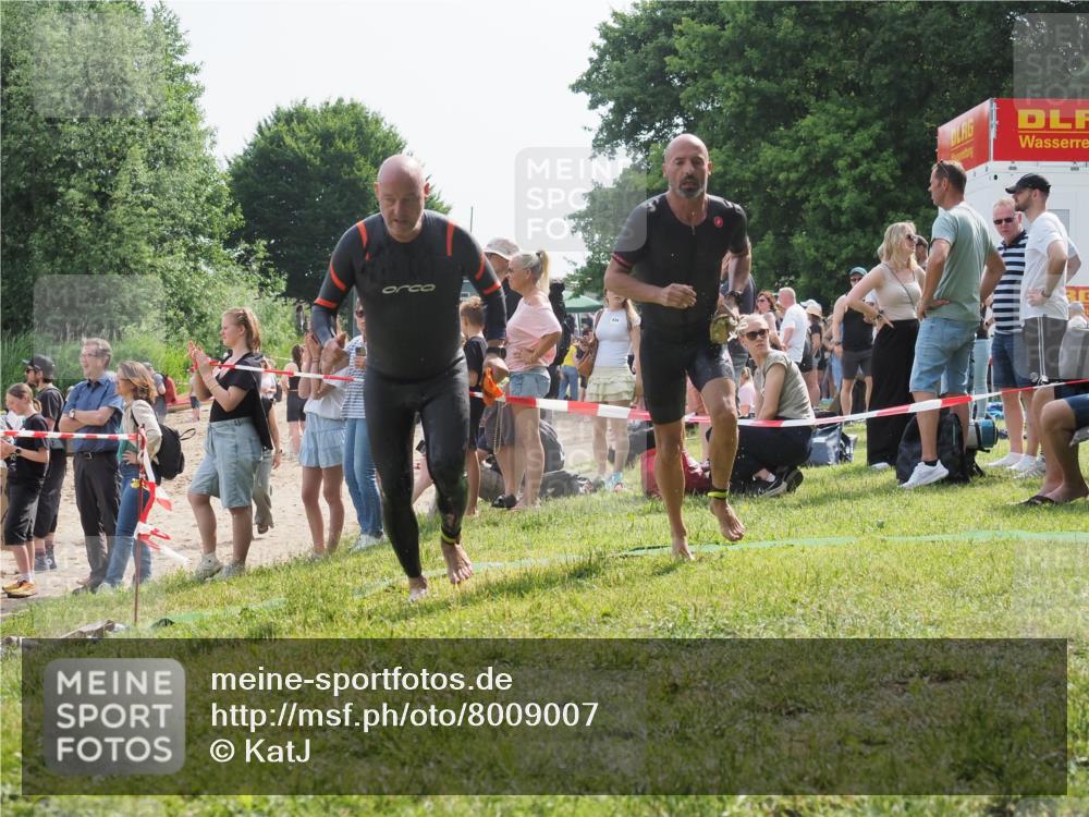 15.06.2025 - 27. Vierlanden-Triathlon KatJ http://msf.ph/oto/8009007 15.06.2025 10:07:20 Schwimmen 374, 383, 431, 459, 462 meine-sportfotos.de