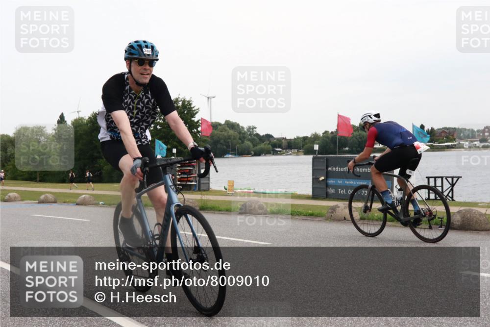 15.06.2025 - 27. Vierlanden-Triathlon H.Heesch http://msf.ph/oto/8009010 15.06.2025 10:52:03 Radfahren 382, 435, 623 meine-sportfotos.de
