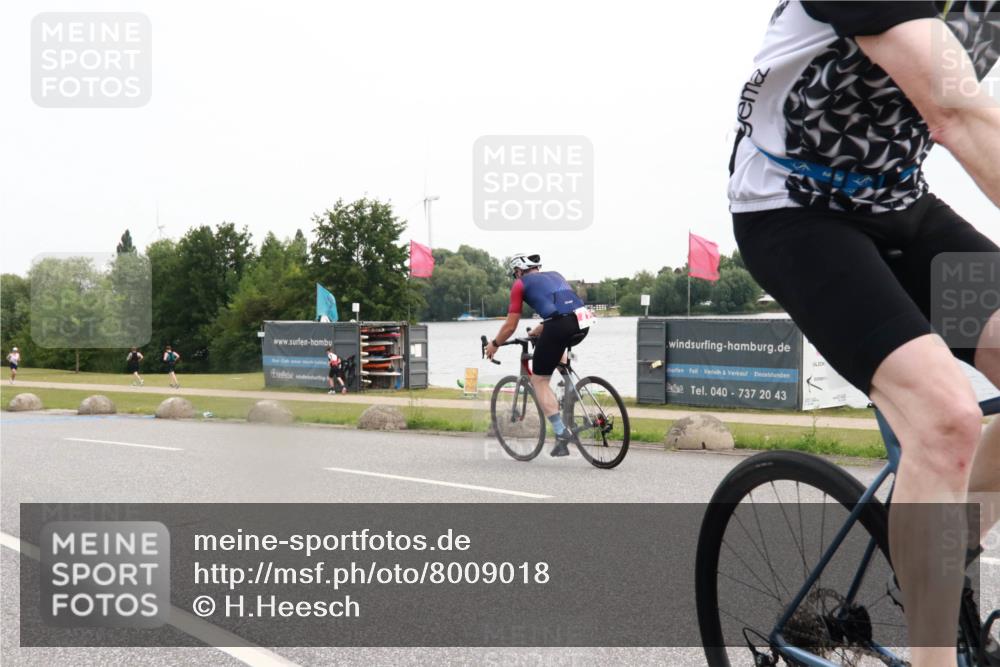 15.06.2025 - 27. Vierlanden-Triathlon H.Heesch http://msf.ph/oto/8009018 15.06.2025 10:52:04 Radfahren 81, 382, 435, 623 meine-sportfotos.de