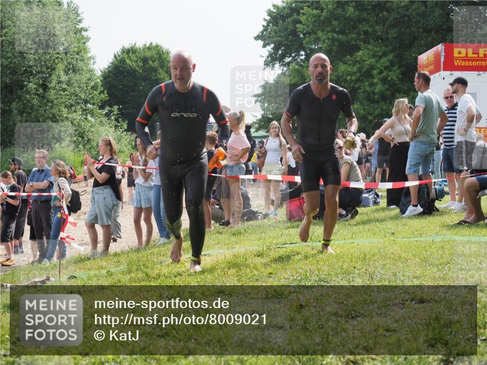 15.06.2025 - 27. Vierlanden-Triathlon KatJ http://msf.ph/oto/8009021 15.06.2025 10:07:20 Schwimmen 374, 383, 431, 459, 462 meine-sportfotos.de