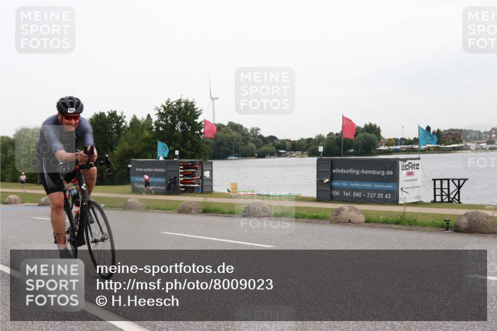 15.06.2025 - 27. Vierlanden-Triathlon H.Heesch http://msf.ph/oto/8009023 15.06.2025 10:52:05 Radfahren 81, 382, 435, 623 meine-sportfotos.de